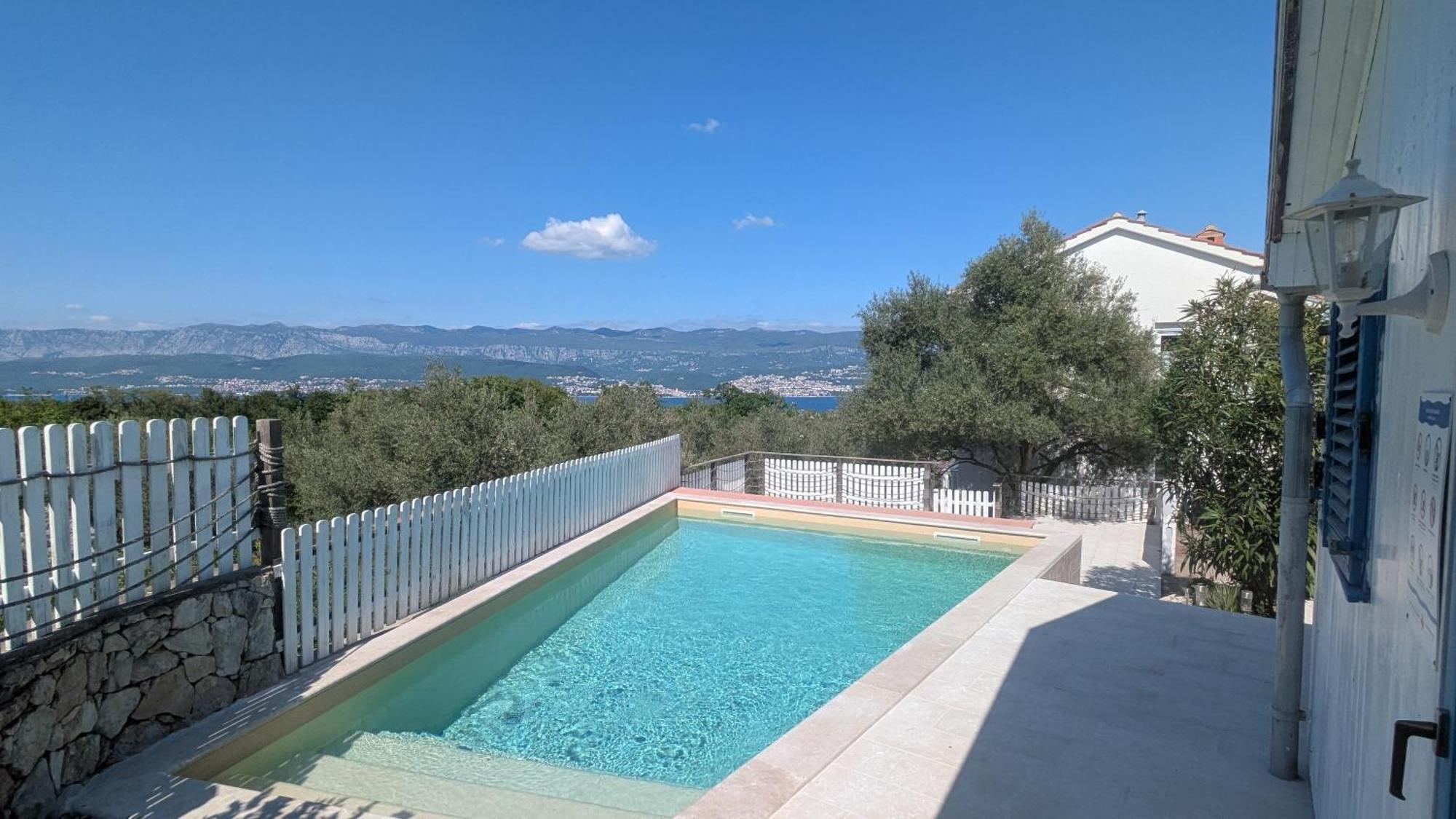 Seaview Anita With Two And Private Pool