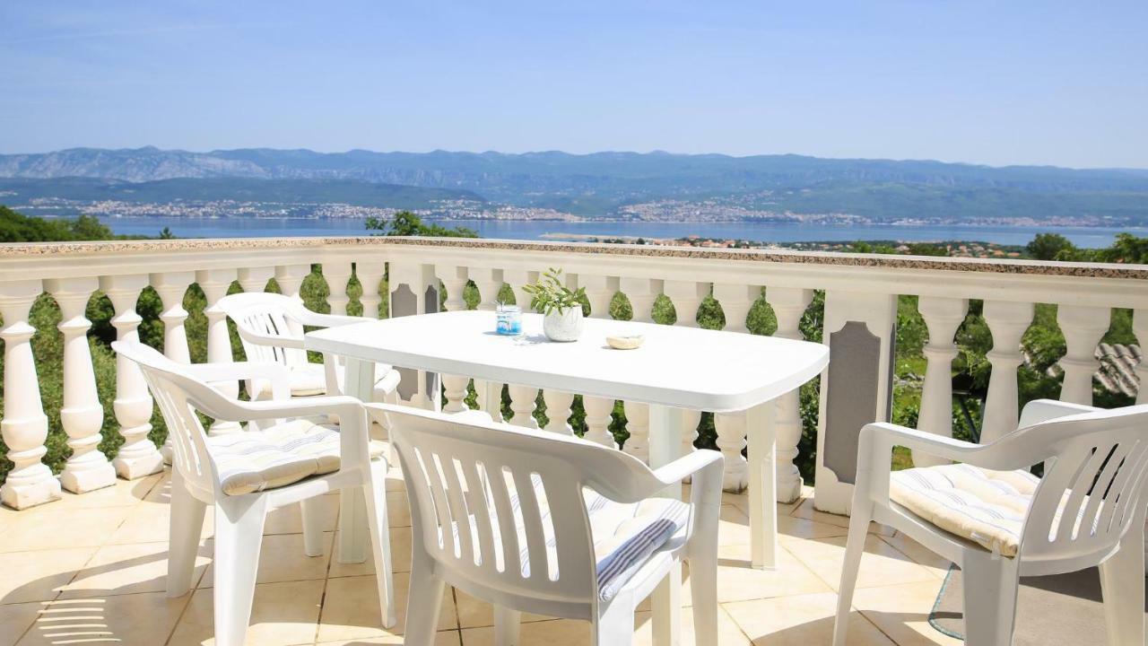 Seaview Anita With Two And Private Pool